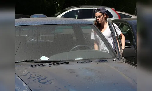 Carro de Kristen Stewart ganha mensagem: 