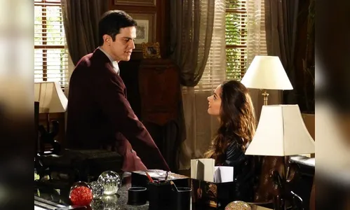 Félix pede dinheiro para Leila