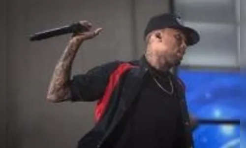 Cantor Chris Brown vai para reabilitação após denúncia de agressão