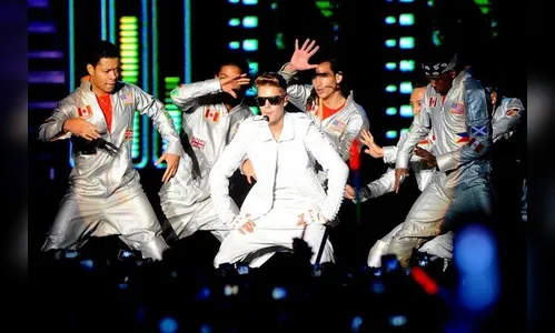 Justin Bieber se irrita e deixa palco sem cantar 'Baby'