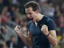 Francês bate recorde mundial histórico de Sergei Bubka -  Foto: www.record.xl.pt