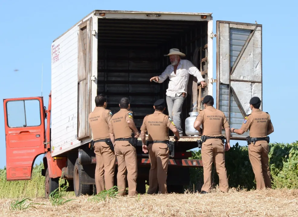 Bando usa caminhão roubado para assaltar fábrica em Apucarana