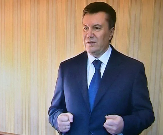  Viktor Yanukovich fala à TV local em Kharkiv, neste sábado (22) (Foto: AFP Photo/HO/ Presidential Press-service)