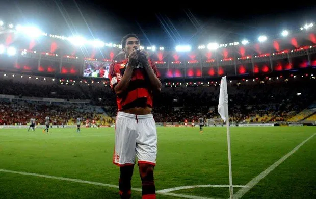  Hernane comemora primeiro gol no Maracanã em 2014 (Foto: André Durão) do sportv.globo.com