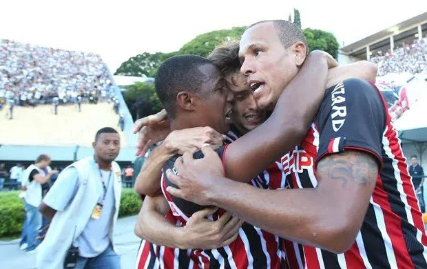  Jogadores do Tricolor celebram gol decisivo contra o Corinthians no Pacaembu (Foto: Marcos Ribolli) Globoesporte.com