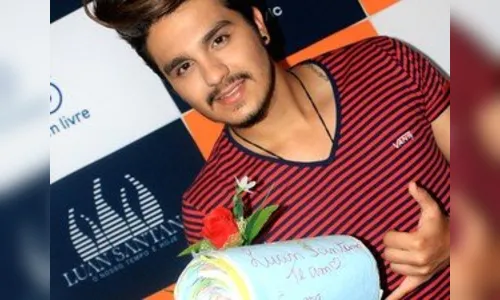 Luan Santana se encontra com fã que fez 