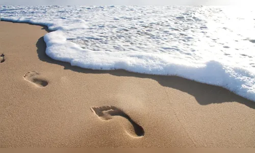 FLUIDOS POSITIVOS: Pegadas na areia