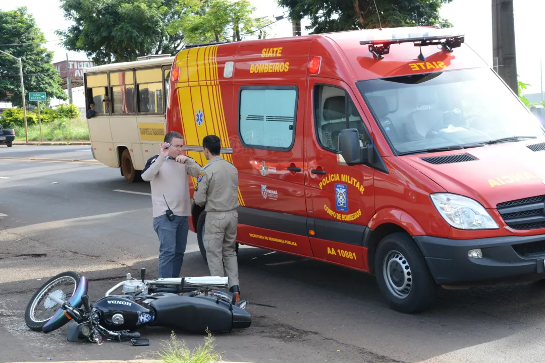 Acidente deixa motociclista ferida em Apucarana (Foto: Delair Garcia)