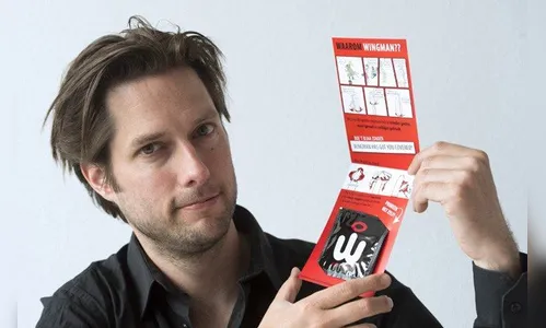 Camisinha que pode ser colocada só com uma mão leva prêmio de design