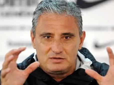 Meu trabalho me credencia a pensar na seleção, diz Tite