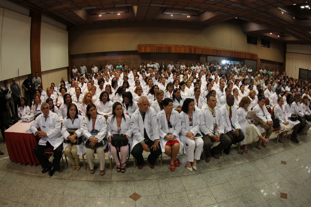 Mais Médicos: salário menor motivou saída, dizem cubanos