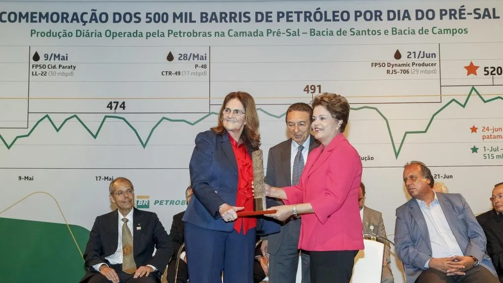 Com Dilma, Petrobras comemora produção de petróleo no pré-sal