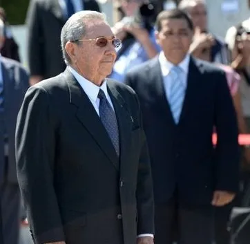 Governo brasileiro hospeda Raúl Castro em residência presidencial
