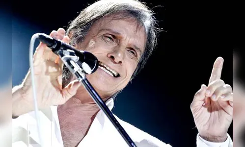 Cantor Roberto Carlos irá lançar um livro biografia : 'Quero revelar tudo'