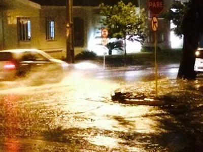 Chuva forte no centro de Apucarana - Foto: TNONLINE