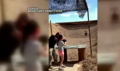 Menina de 9 anos mata instrutor de tiro por acidente