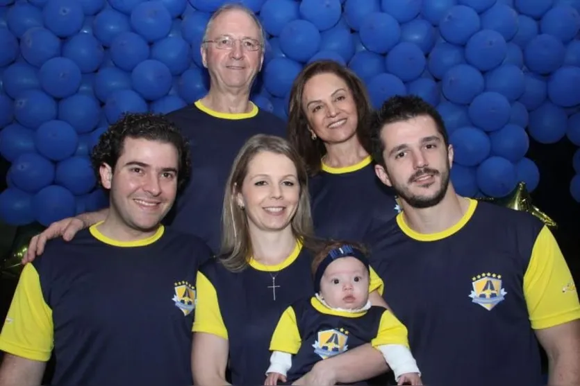  Armando Boscardin e Mariana Boscardin com os filhos Amanda e Armando, a neta Antônia e o genro Rodrigo 