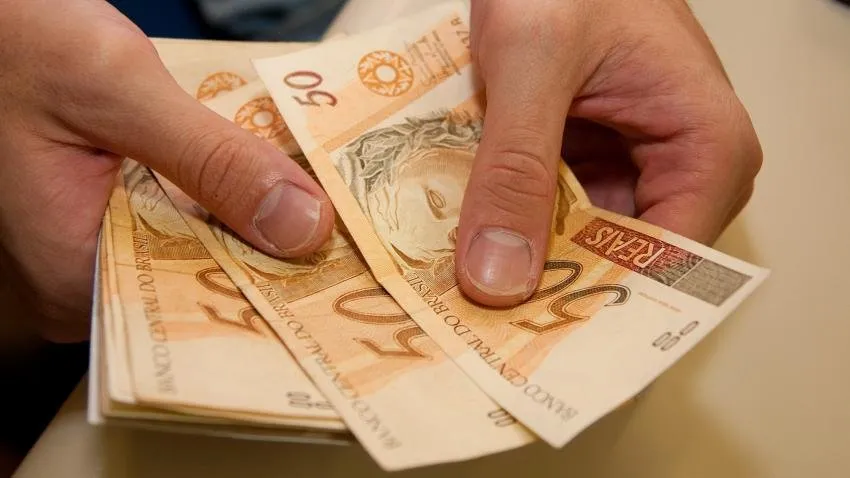 Depósito em poupança supera saque em R$ 518,3 milhões