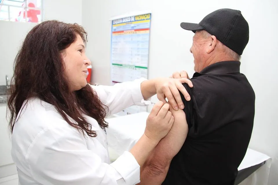 Vacinação contra gripe continua nas UBS