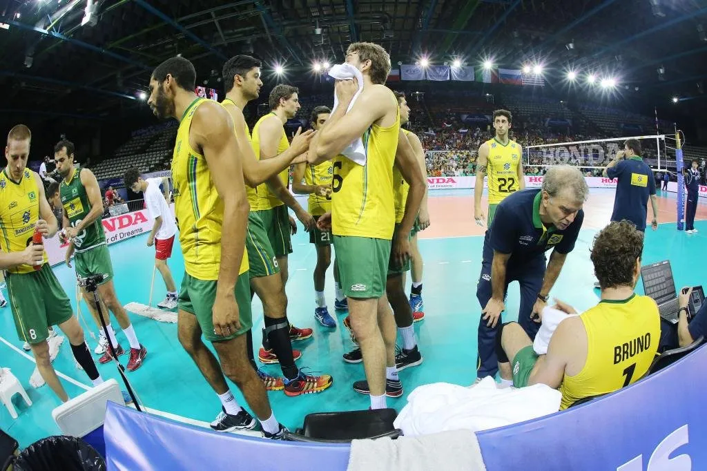 Sem perder nenhum set, Brasil garante vaga na 2ª fase do Mundial