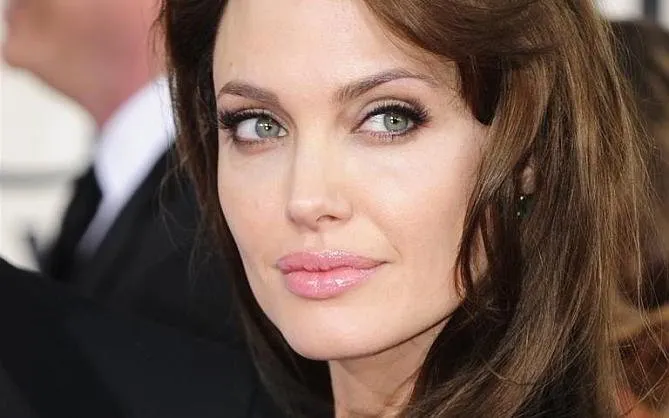 Angelina Jolie vai dirigir filme sobre tráfico de marfim na África