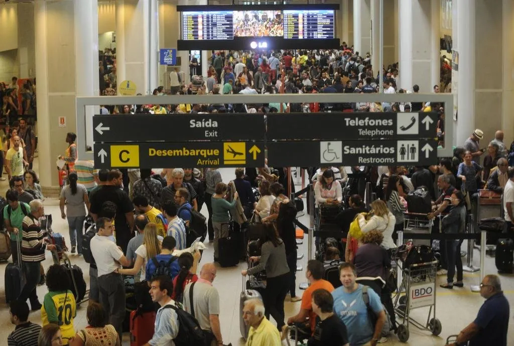 Aperto na fiscalização em aeroportos fica para 2015