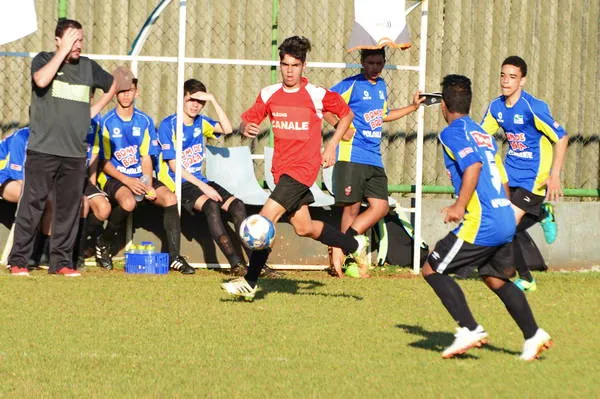 A fase municipal do Bom de Bola terá jogos no Sesi, UTFPR e no campo da Têxtil - Foto: Arquivo/TN