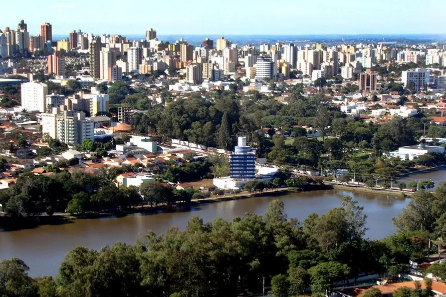 Regiões de Cascavel, Paranavaí e Londrina lideram emprego.