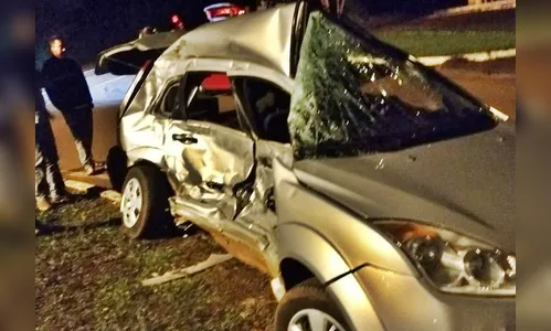 Acidente entre carro e caminhão deixa motorista gravemente ferido na PR-466