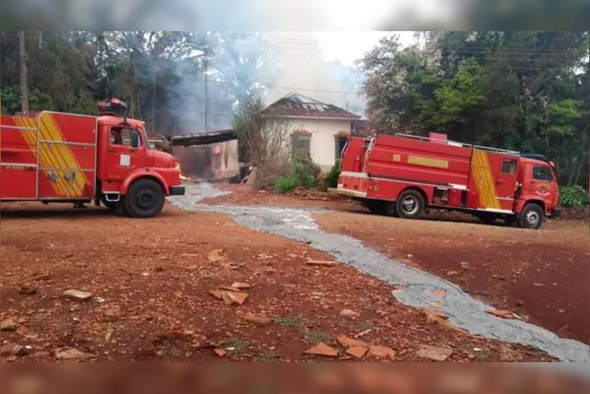  Corpo de Bombeiros atende ocorrência de incêndio (Foto: WhatsAPP) 