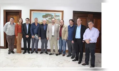 Comitiva de Ivaiporã vai à Curitiba reivindicar melhorias em colégios