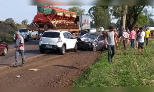 Carros colidem entre Jardim Alegre e Ivaiporã