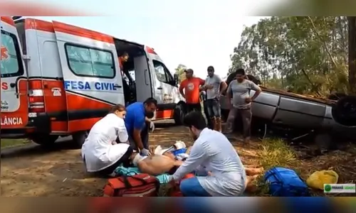 Capotamento deixa duas crianças feridas em Cambira