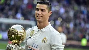 Cristiano Ronaldo é a 2ª celebridade europeia mais bem paga, diz Forbes