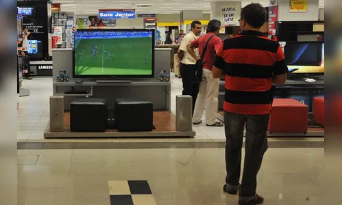 Pesquisa mostra que 48% dos consumidores pretendem reduzir gastos em 2018