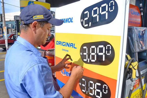 Petrobras anuncia aumento de preço da gasolina para sexta-feira - Foto: TNONLINE