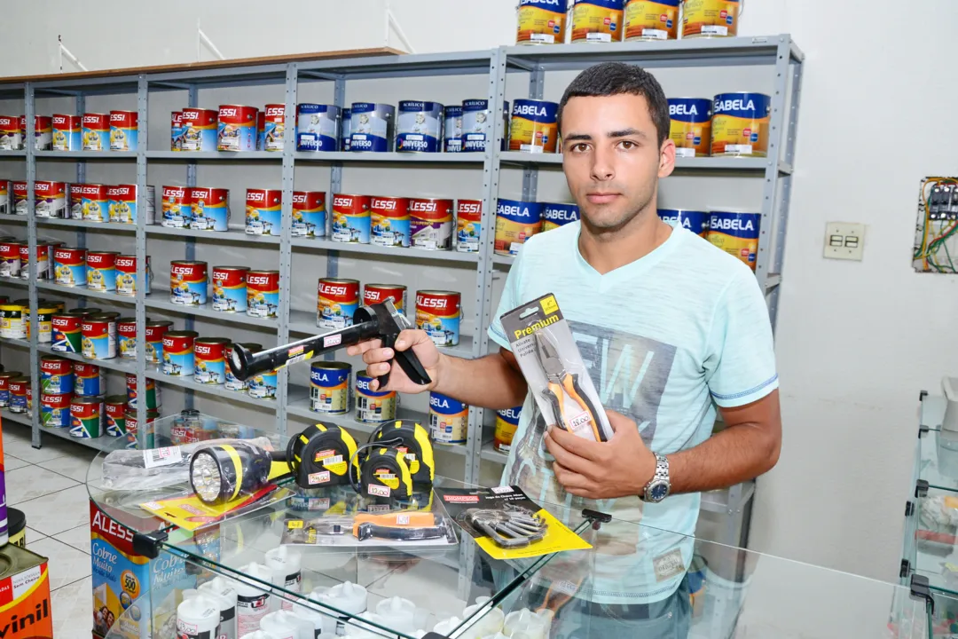 Thiago Carmona investiu o crédito do Banco do Empreendedor para ampliar a loja  (Delair Garcia)
