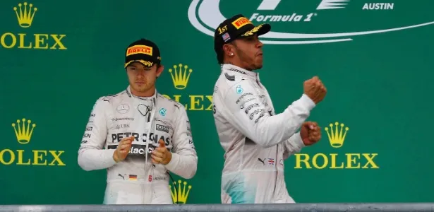 Vettel arrisca, mas Hamilton vence e coloca uma mão no título da F-1 - Imagem: Mike Stone/Reuters