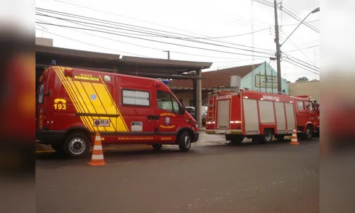 Bombeiros de Apucarana são acionados para combater incêndio em casa