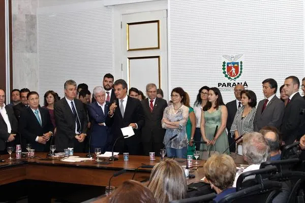 Solenidade com a presença do governador Beto Richa (Foto: Divulgação)