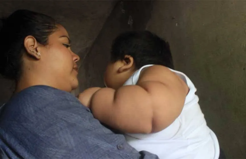 Luis Manuel tem apenas 10 meses e já pesa 30 kg Foto: Reprodução/Facebook