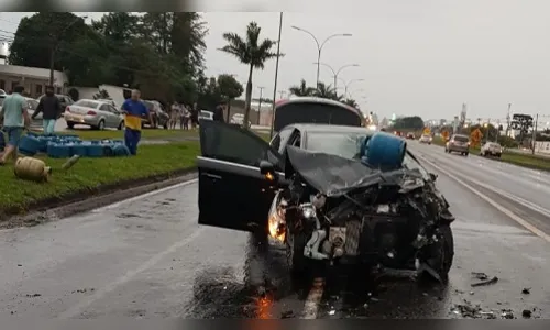 Carro de promotor de Justiça e família se envolve em acidente e três pessoas ficam feridas