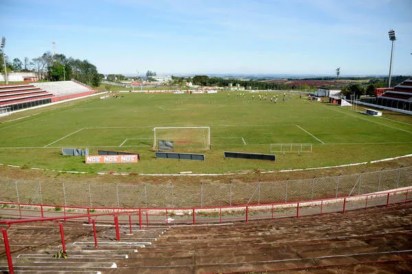 O Estádio Municipal Olímpio Barreto (antigo Bom Jesus da Lapa) terá jogo pelo Paranaense da Terceira Divisão - Foto: Sérgio Rodrigo