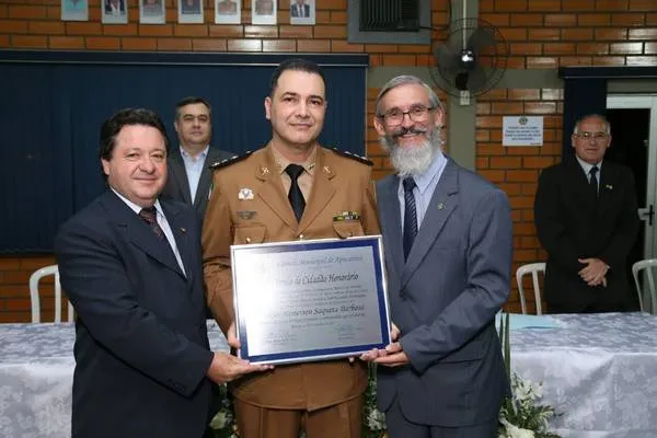 Presidente da Câmara Mauro Bertoli, major Hemerson Saqueta e o ex-vereador José Antoniassi