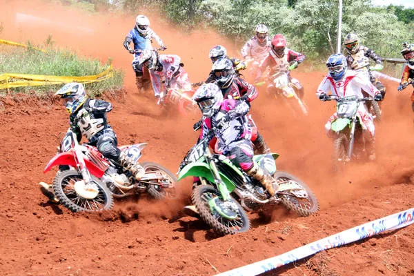 A Copa Paraná de Motocross tem a realização de 12 etapas - Foto: Arquivo/TN