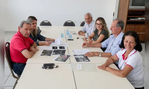 Prefeitura e Acia discutem decoração natalina