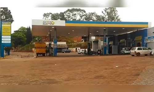 Bandidos armados amarram frentista e assaltam posto de combustível