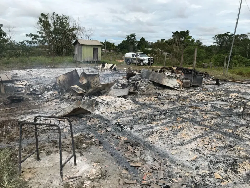Escola ficou totalmente destruída após incêndio criminoso - Foto: Divulgação/Polícia Civil