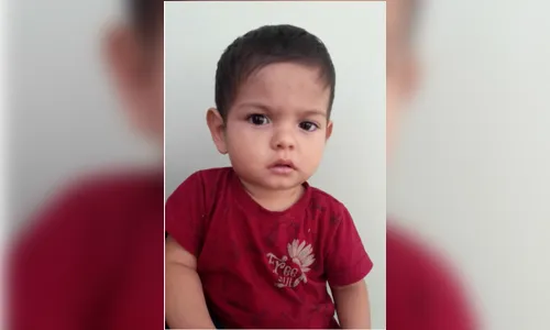 Polícia divulga foto de criança encontrada há 13 dias e pede ajuda para achar família