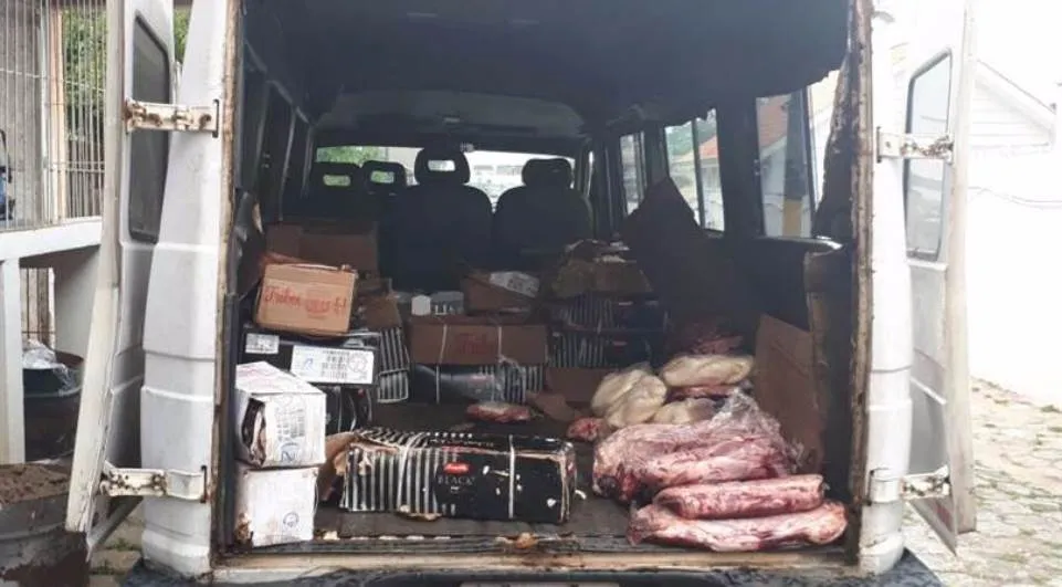 Mais de uma tonelada de carne com procedência suspeita foi apreendida no local. Foto: Massanews